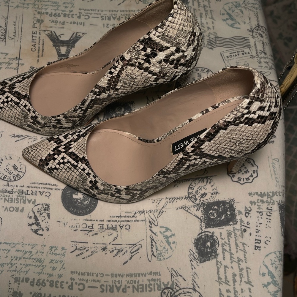 Nine West Black and Cream Snakeskin Heels - Picture 2 of 6